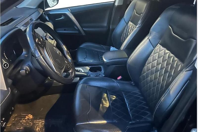 Käytetty Toyota RAV4 Hybrid Style 155 HP (114 kW) 2017 Katumaasturi