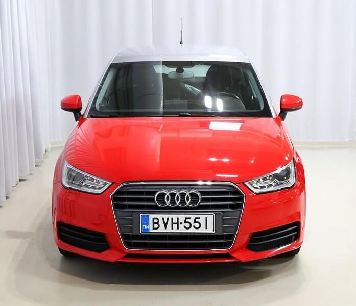 Käytetty Audi A1 Sportback Comfort 95 HP (69 kW) 2018 Punainen Viistoperä