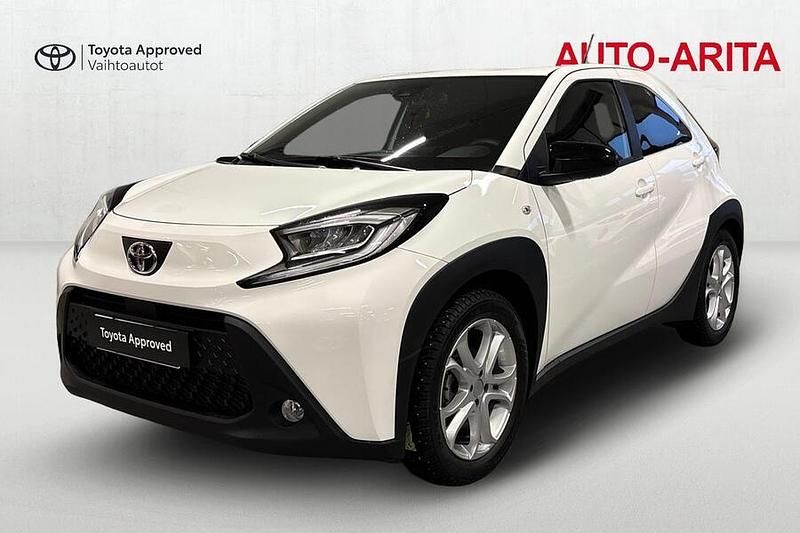 Valkoinen Käytetty 2024 Toyota Aygo X Multidrive S Katumaasturi | 17 900 € (Perustarjous) - Kuva 1/4