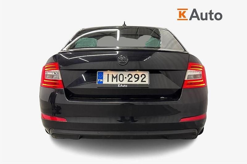 Käytetty Skoda Octavia Style 110 HP (80 kW) 2016 Musta Viistoperä