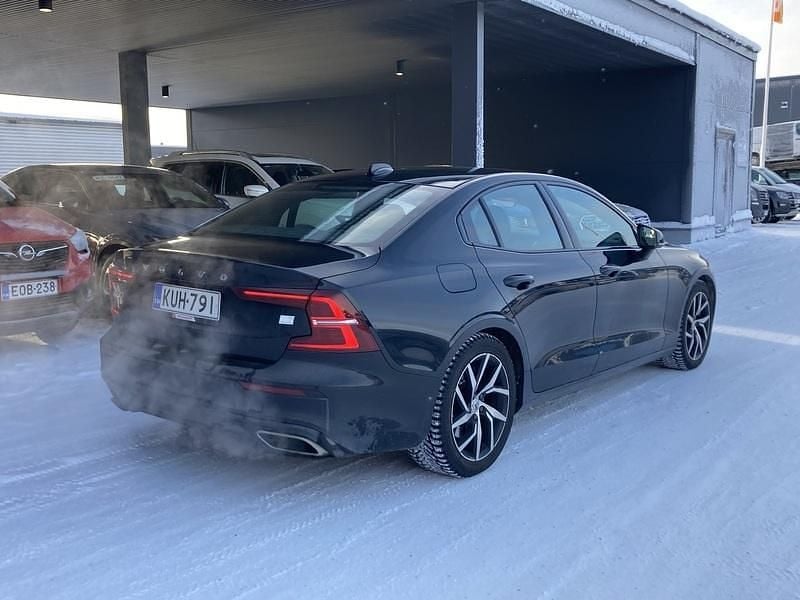 Käytetty Volvo S60 Business Edition 392 HP (288 kW) 2021 Sedan