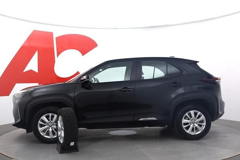 Käytetty Toyota Yaris Cross Active 116 HP (85 kW) 2024 Night sky black (209 Katumaasturi