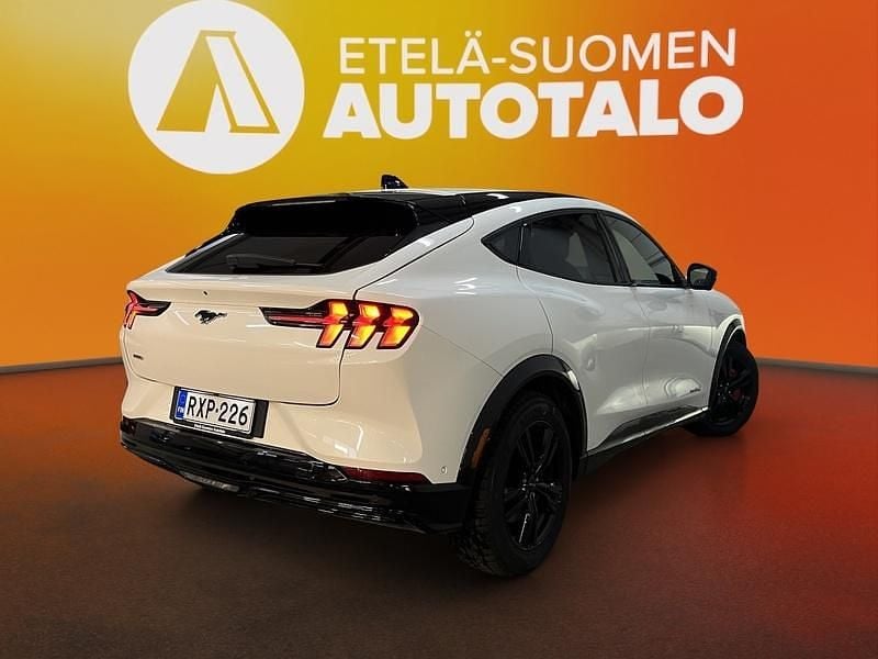 Käytetty Ford Mustang Mach-E Premium 197 kW (269 HP) 2023 Valkoinen Katumaasturi