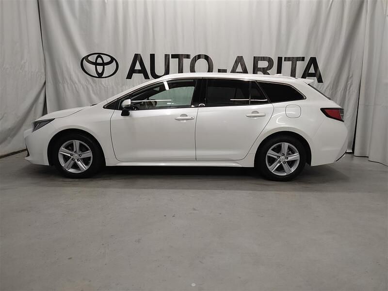 Käytetty Toyota Corolla Edition 122 HP (89 kW) 2022 Valkoinen Farmari