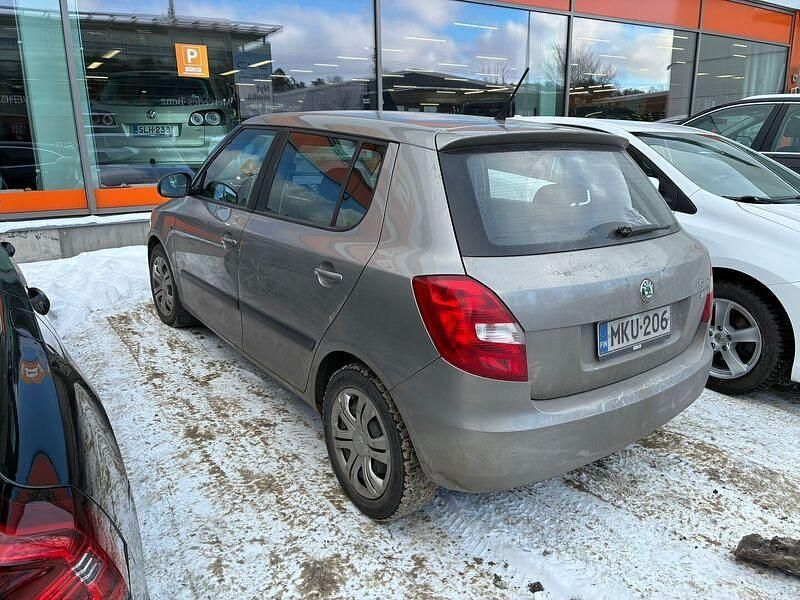 Käytetty Skoda Fabia Ambiente 86 HP (63 kW) 2012 Viistoperä