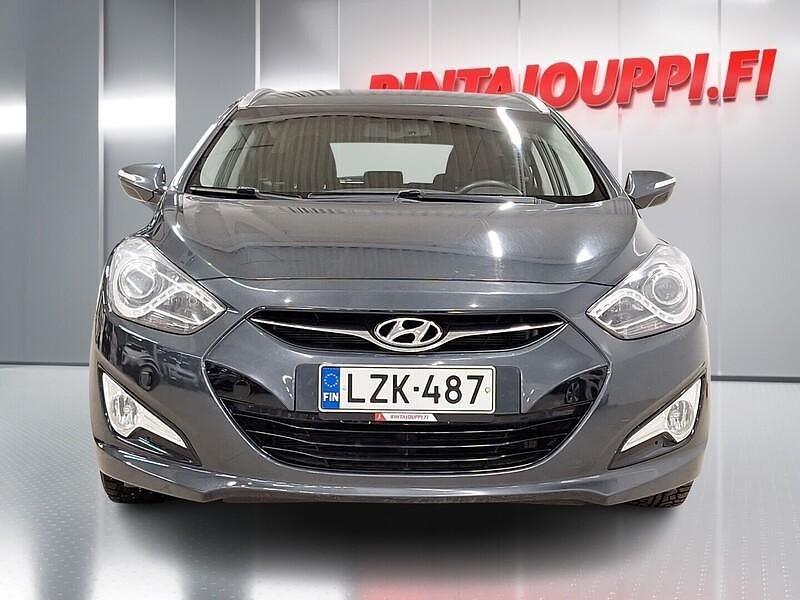 Käytetty Hyundai i40 Comfort 135 HP (99 kW) 2012 Hopea Farmari