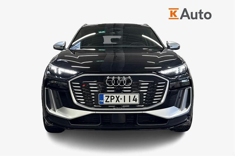 Uusi Audi SQ6 e-tron Comfort 355 kW (483 HP) 2026 Met. musta Katumaasturi
