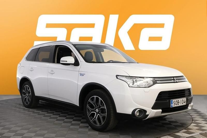 Käytetty Mitsubishi Outlander P-HEV Instyle 200 HP (147 kW) 2015 Katumaasturi
