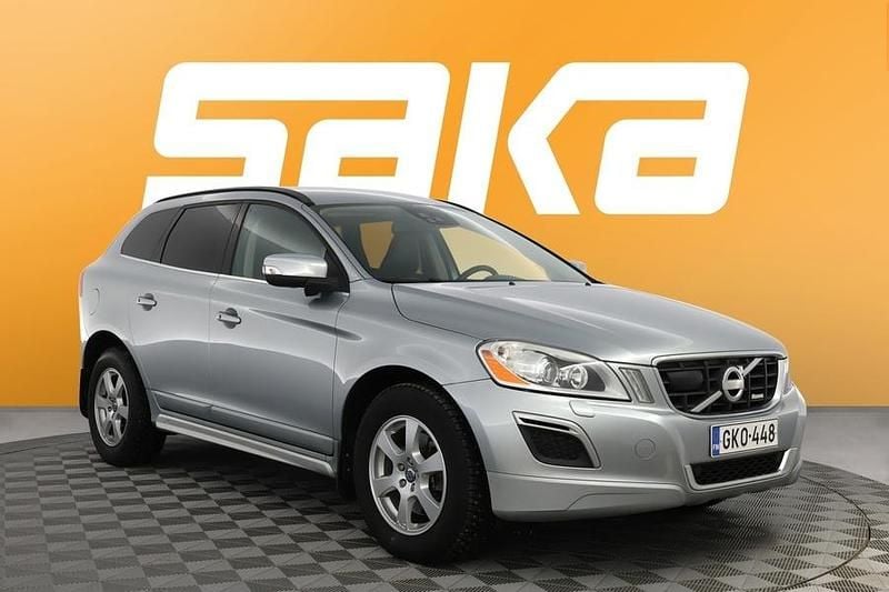 Käytetty 2013 Volvo XC60 R-Design Katumaasturi | 23 800 € (Perustarjous) - Kuva 1/3
