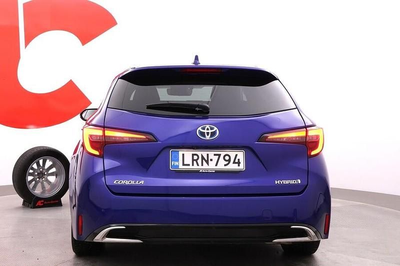 Käytetty Toyota Corolla Edition 140 HP (102 kW) 2023 Sininen Farmari