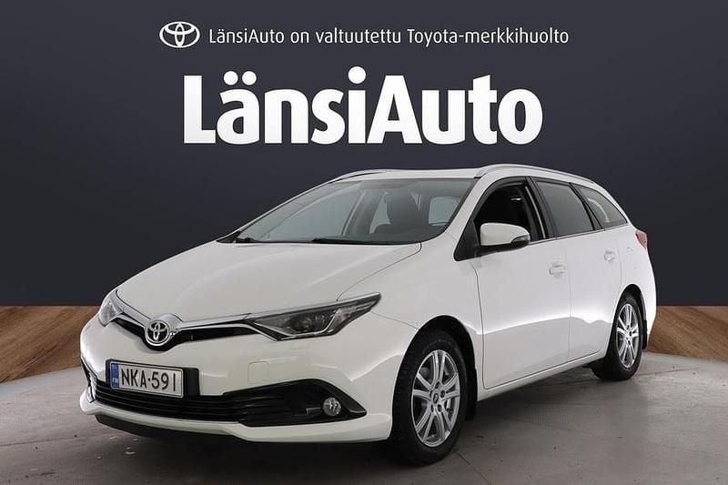 Valkoinen Käytetty 2017 Toyota Auris Touring Sports Active Farmari | 14 990 € (Perustarjous) - Kuva 1/1