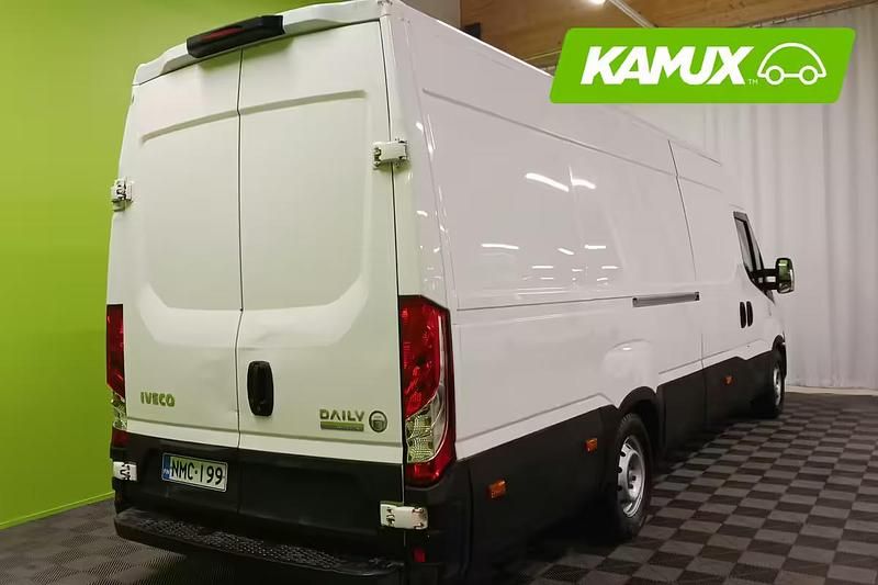 Käytetty Iveco Daily 156 HP (114 kW) 2018 Van