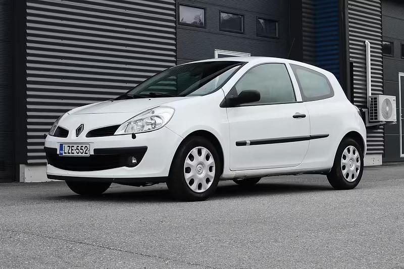 Käytetty 2009 Renault Clio II Authentique | 2 900 € - Kuva 1/4