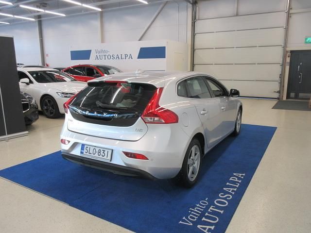 Käytetty Volvo V40 Ocean Race 114 HP (83 kW) 2015 Harmaa Farmari