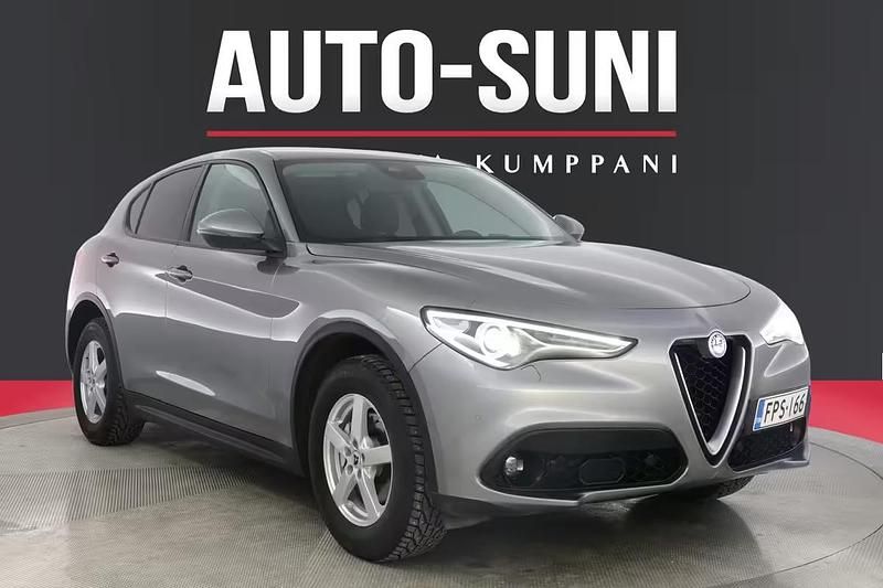 Käytetty Alfa Romeo Stelvio Super 210 HP (154 kW) 2018 Katumaasturi