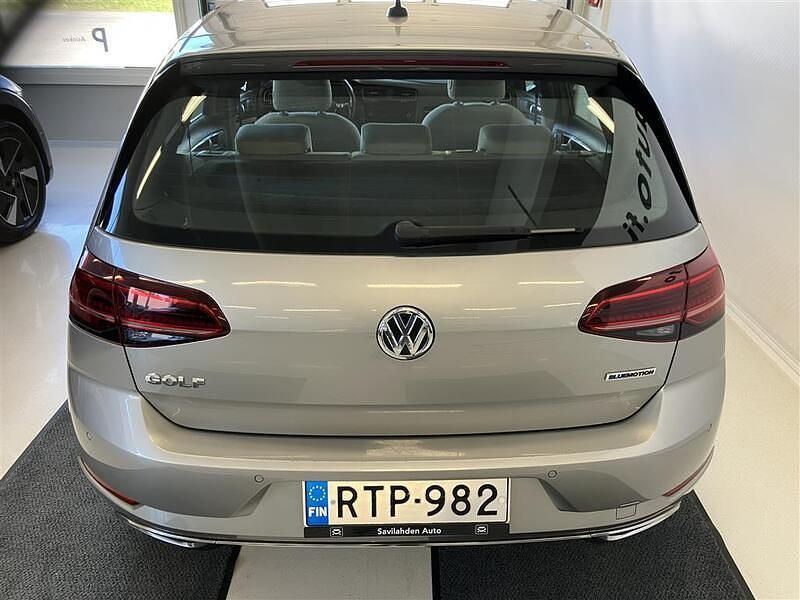 Käytetty VW Golf VII Highline 131 HP (96 kW) 2018 Harmaa Viistoperä