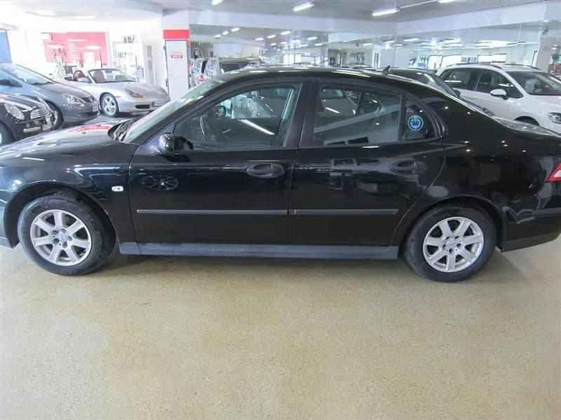 Käytetty Saab 9-3 Linear 122 HP (89 kW) 2005 Musta Sedan