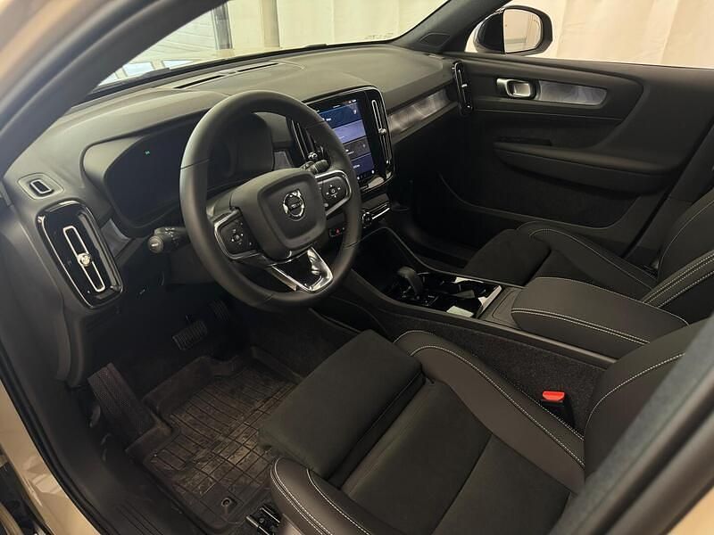 Uusi Volvo EX40 300 kW (408 HP) 2025 Katumaasturi