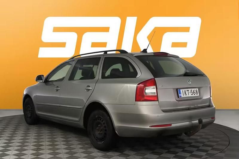 Käytetty Skoda Octavia Style 116 HP (85 kW) 2012 Musta Farmari