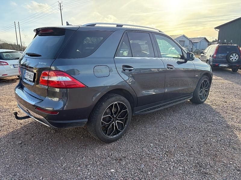 Käytetty Mercedes ML350 258 HP (189 kW) 2012 Katumaasturi