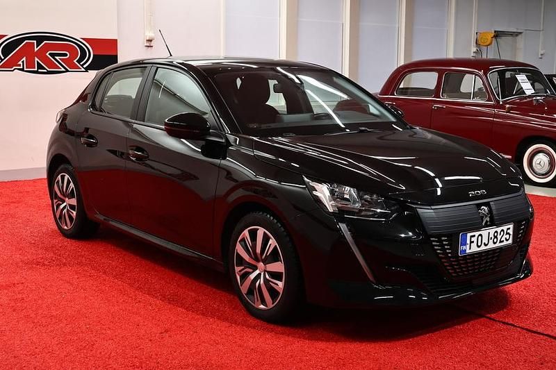 Käytetty Peugeot 208 Active 75 HP (55 kW) 2020 Musta Viistoperä