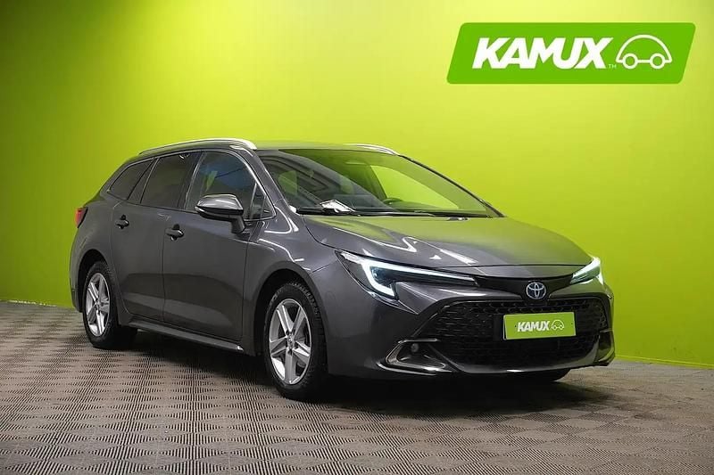 Käytetty Toyota Corolla Edition 140 HP (102 kW) 2023 Hopea / harmaa Farmari