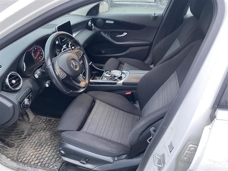 Käytetty Mercedes C180 Business 116 HP (85 kW) 2015 Valkoinen Sedan