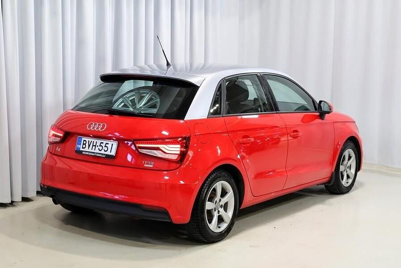 Käytetty Audi A1 Sportback Comfort 95 HP (69 kW) 2018 Punainen Viistoperä