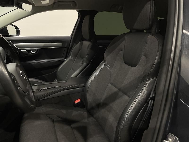 Käytetty Volvo V90 Momentum 150 HP (110 kW) 2020 Farmari