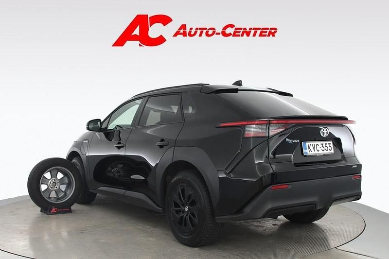 Käytetty Toyota bZ4X Active 160 kW (218 HP) 2023 Musta Katumaasturi