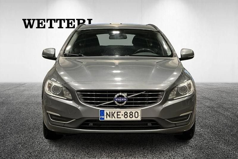 Käytetty Volvo V60 Momentum 120 HP (88 kW) 2015 Harmaa Farmari