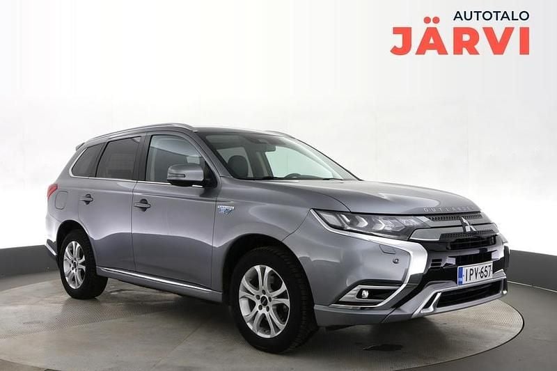 Käytetty Mitsubishi Outlander P-HEV 135 HP (99 kW) 2019 Harmaa Tila-auto