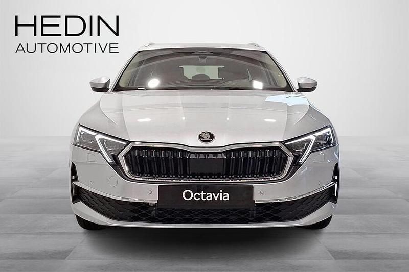 Käytetty Skoda Octavia Style 116 HP (85 kW) 2025 Harmaa Farmari
