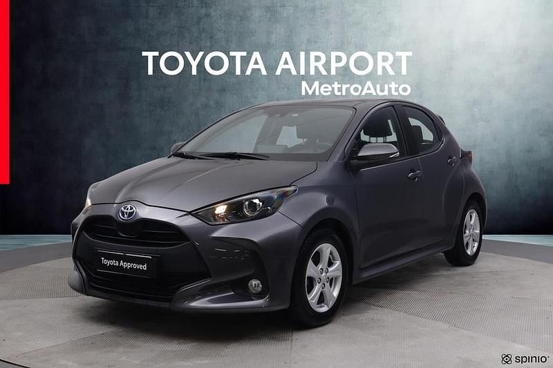 Harmaa Käytetty 2023 Toyota Yaris Hybrid Active Viistoperä | 21 690 € (Perustarjous) - Kuva 1/4