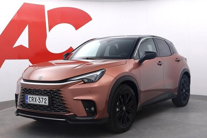 Ruskea Käytetty 2025 Lexus LBX Limited Edition Katumaasturi | 45 990 € (Kallis) - Kuva 1/4