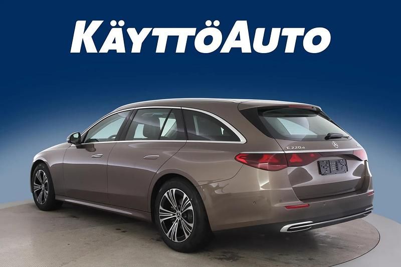 Uusi Mercedes E220 197 HP (144 kW) 2026 Sametinruskea met Farmari