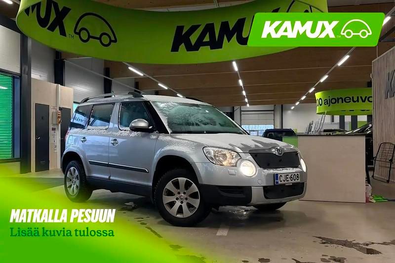 Käytetty Skoda Yeti Adventure 105 HP (77 kW) 2013 Hopea / harmaa Katumaasturi