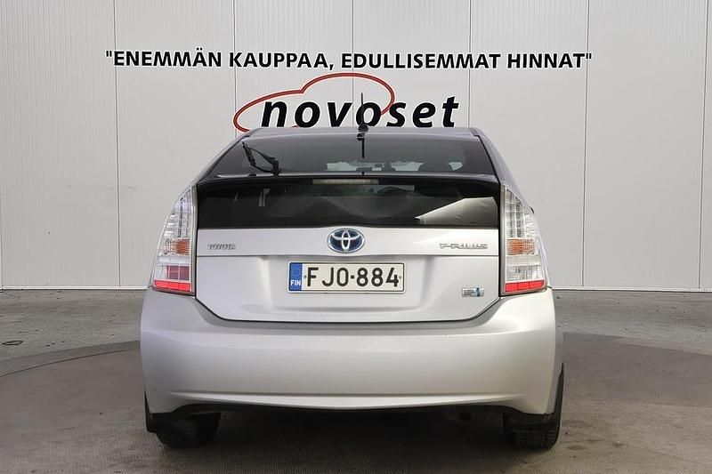 Käytetty Toyota Prius Sol 99 HP (72 kW) 2011 Hopea Viistoperä