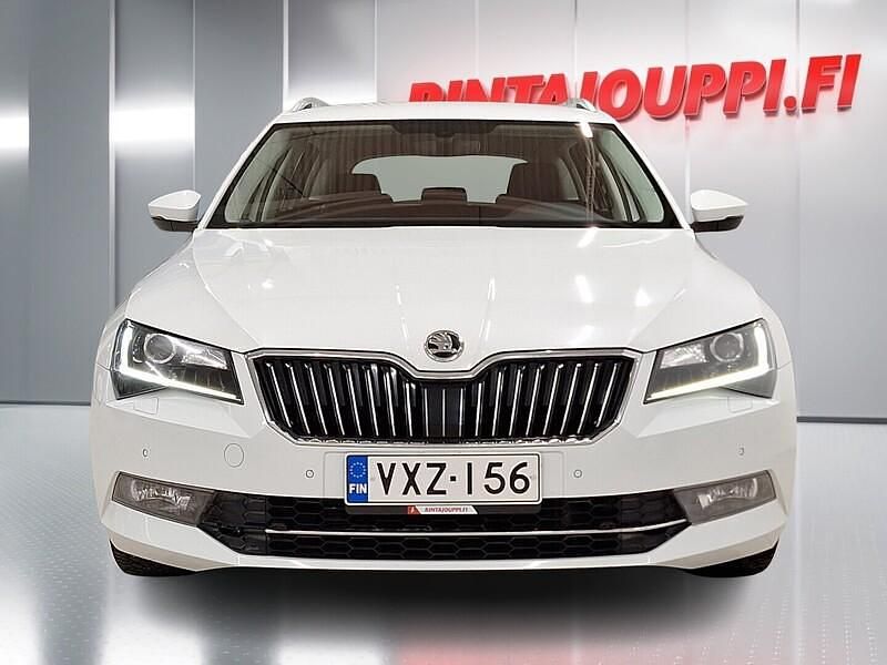 Käytetty Skoda Superb Ambition 190 HP (139 kW) 2015 Valkoinen Farmari