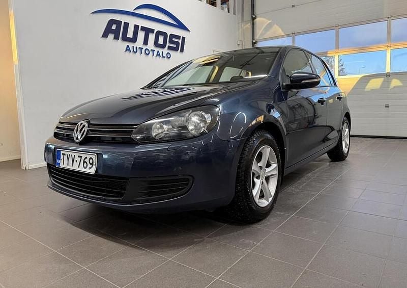 Käytetty VW Golf VII Comfortline 105 HP (77 kW) 2012 Sininen Viistoperä
