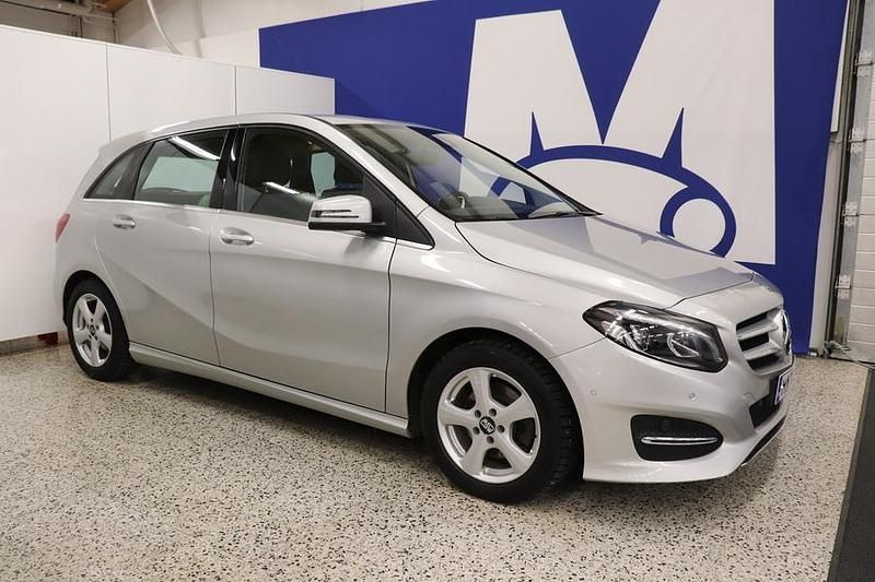 Harmaa Käytetty 2019 Mercedes A180 Edition 1 Tila-auto | 18 800 € (Perustarjous) - Kuva 1/4