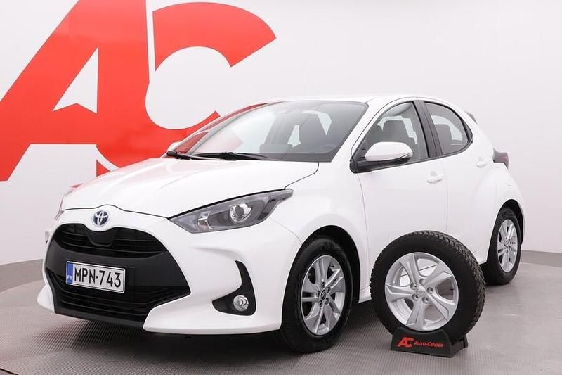 Käytetty Toyota Yaris Hybrid Active 116 HP (85 kW) 2024 Valkoinen Viistoperä
