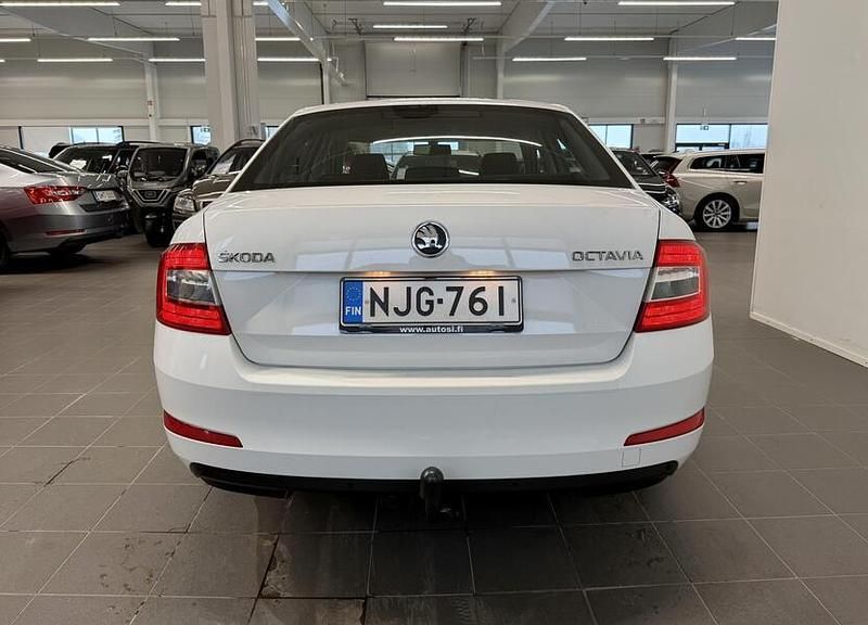 Käytetty Skoda Octavia Ambition 105 HP (77 kW) 2013 Valkoinen Viistoperä