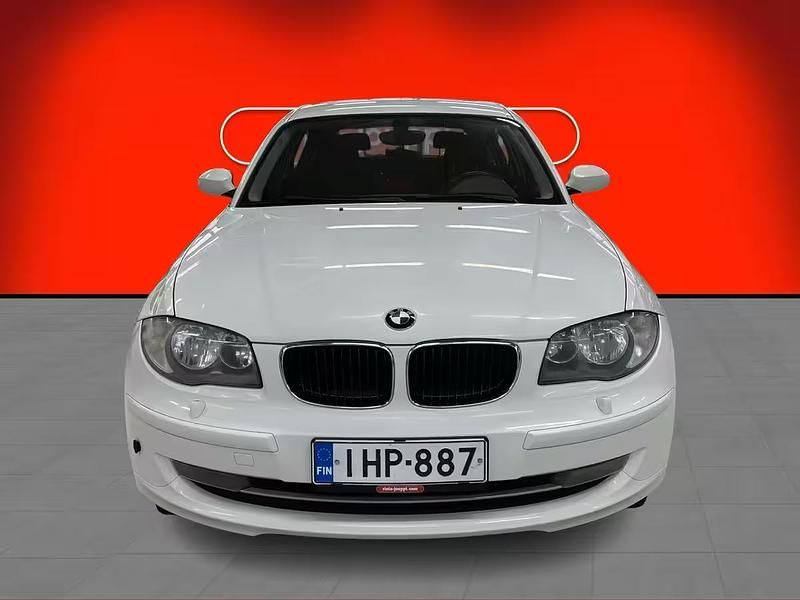 Käytetty BMW 116 122 HP (89 kW) 2009 Valkoinen Viistoperä