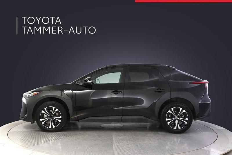Käytetty Toyota bZ4X Active 50 kW (69 HP) 2023 Musta Katumaasturi