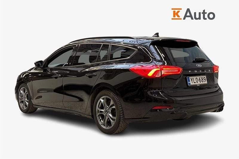 Käytetty Ford Focus ST-Line 125 HP (91 kW) 2021 Musta Farmari