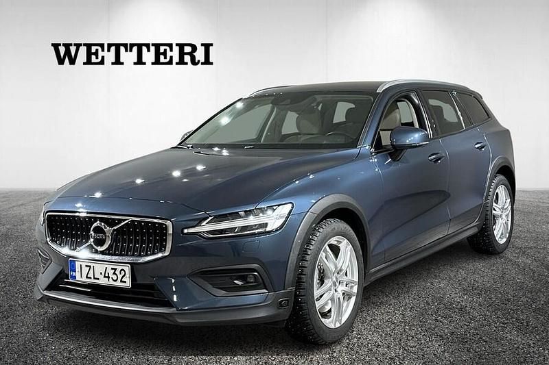 Käytetty Volvo V60 CC Business Edition 250 HP (183 kW) 2021 Sininen Farmari