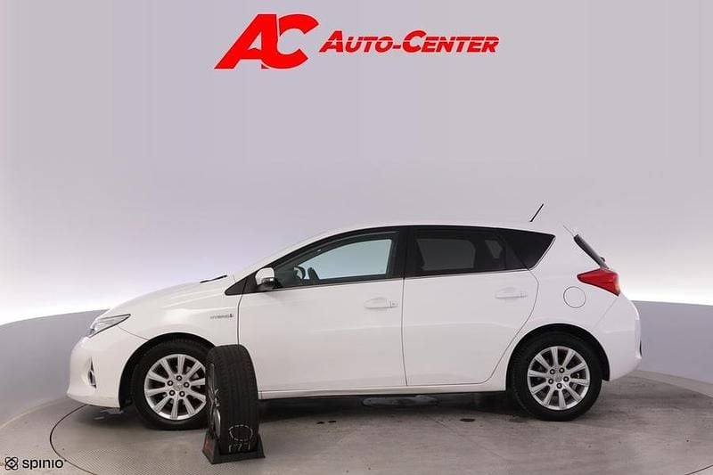 Käytetty Toyota Auris Hybrid Active 99 HP (72 kW) 2014 Viistoperä