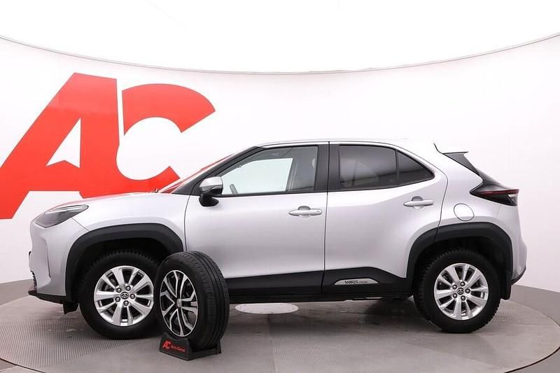 Käytetty Toyota Yaris Cross Active 116 HP (85 kW) 2023 Hopea Katumaasturi