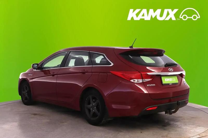 Käytetty Hyundai i40 Comfort 135 HP (99 kW) 2013 Punainen Farmari